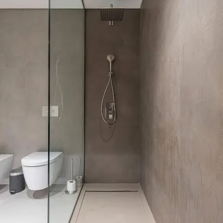 Riverside Delight Апартаменти *